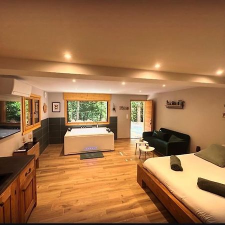 Jacuzzi En Foret L'Esperou 外观 照片